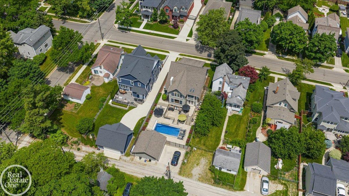 147 Drace Street Rochester, MI 48307 - Photo 21 of 85 50177930-3e79f127-0c2b-44a7-adf6-8c8adab25861.JPG