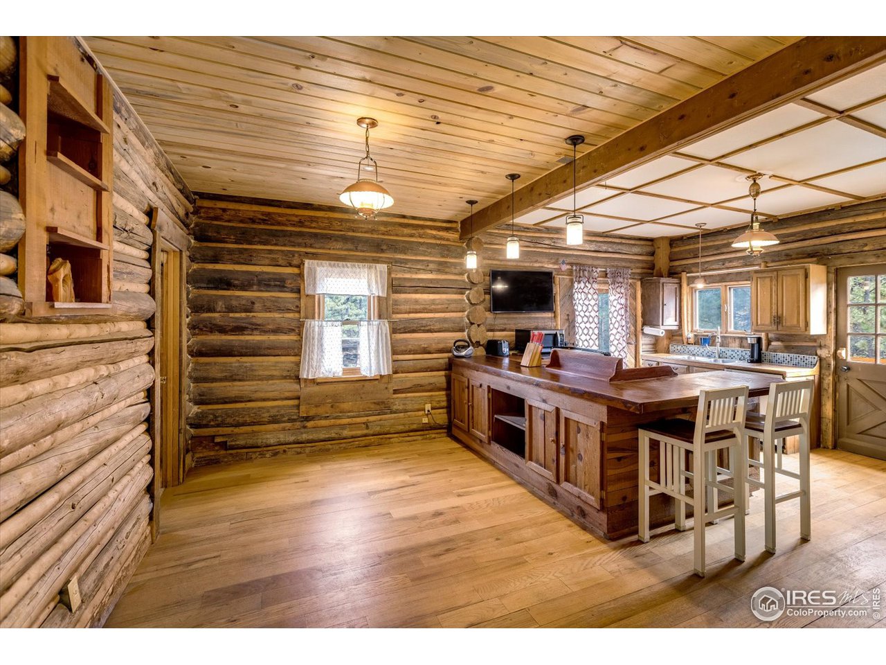 234 Kiowa Road Lyons, CO 80540 - Photo 10 of 39 Kitchen with eat in area