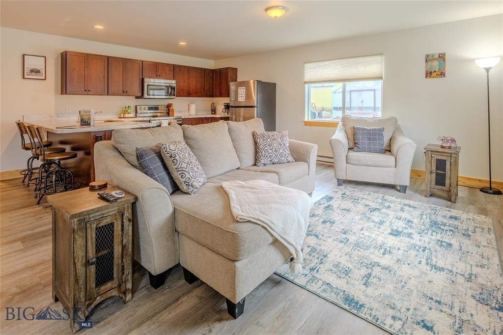 301 Spring Street Gardiner, MT 59030 - Photo 6 of 44 Living Room