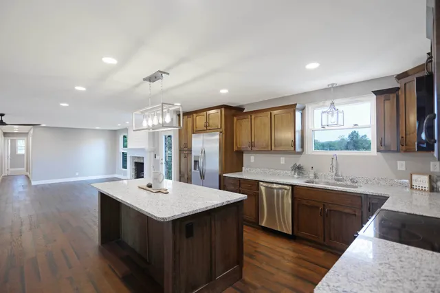 $619,900 | 2450 Highway 25, Cottontown, TN 37048