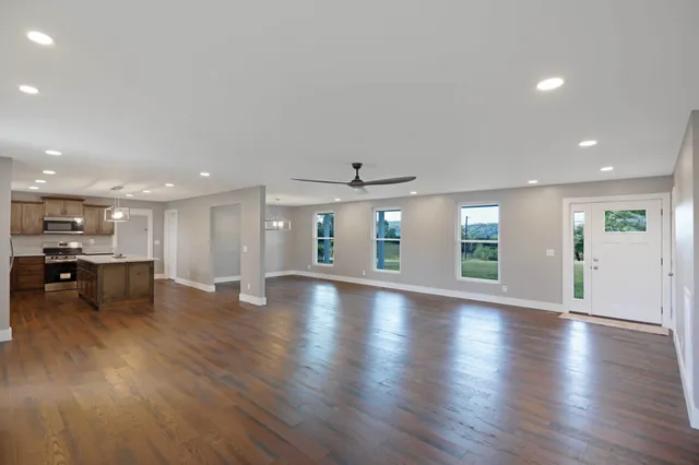 $619,900 | 2450 Highway 25, Cottontown, TN 37048