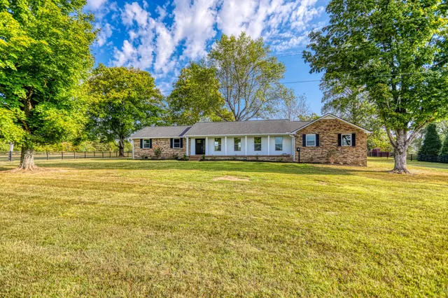 $619,900 | 2450 Highway 25, Cottontown, TN 37048