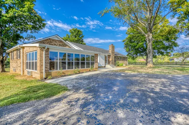 $619,900 | 2450 Highway 25, Cottontown, TN 37048