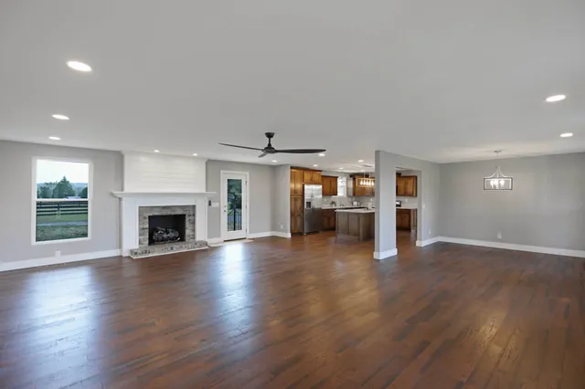 $619,900 | 2450 Highway 25, Cottontown, TN 37048