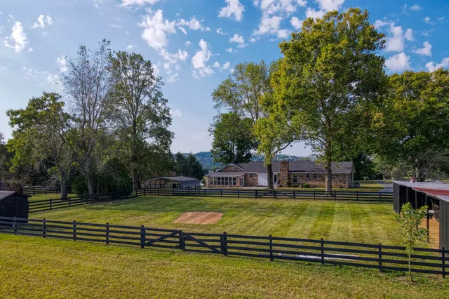 $619,900 | 2450 Highway 25, Cottontown, TN 37048