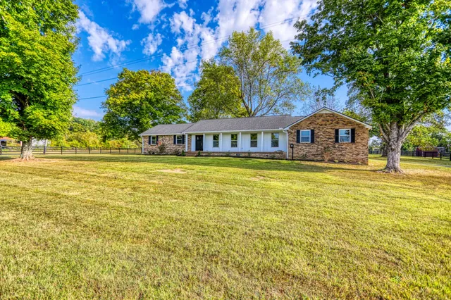 $619,900 | 2450 Highway 25, Cottontown, TN 37048