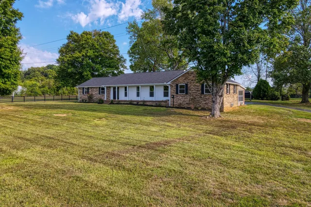 $619,900 | 2450 Highway 25, Cottontown, TN 37048