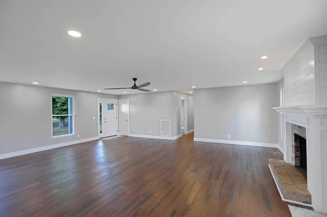 $619,900 | 2450 Highway 25, Cottontown, TN 37048