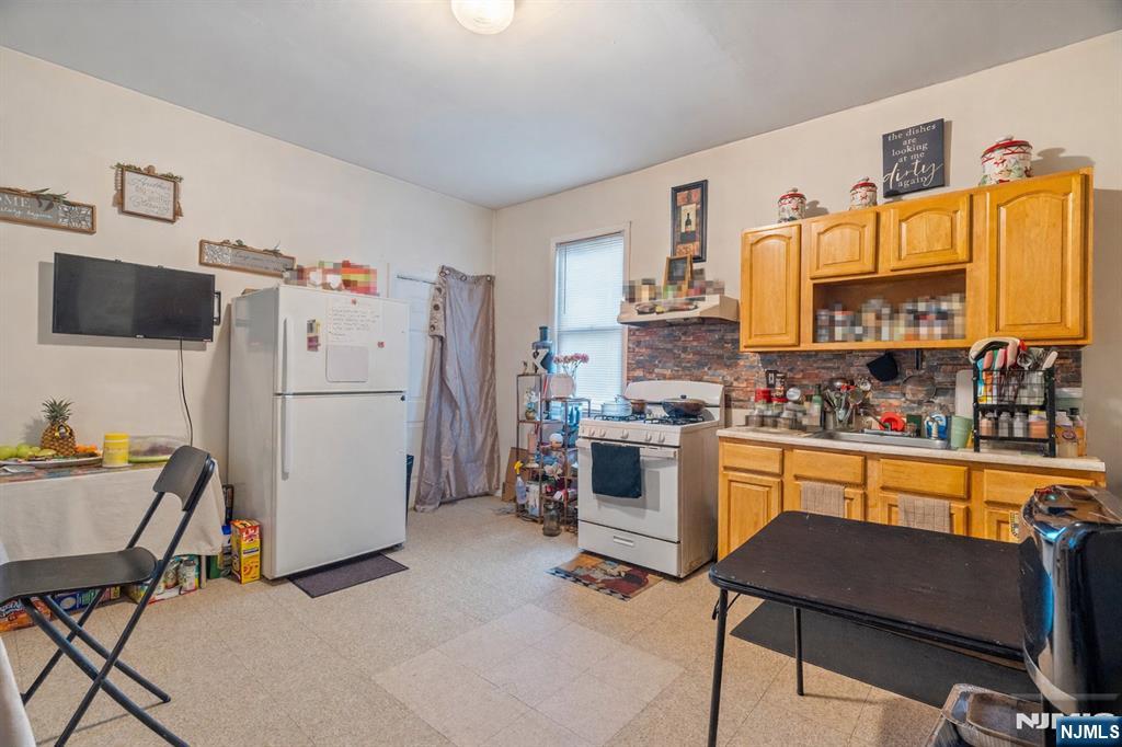 80 Pennington Street Paterson, NJ 07501 - Photo 6 of 27