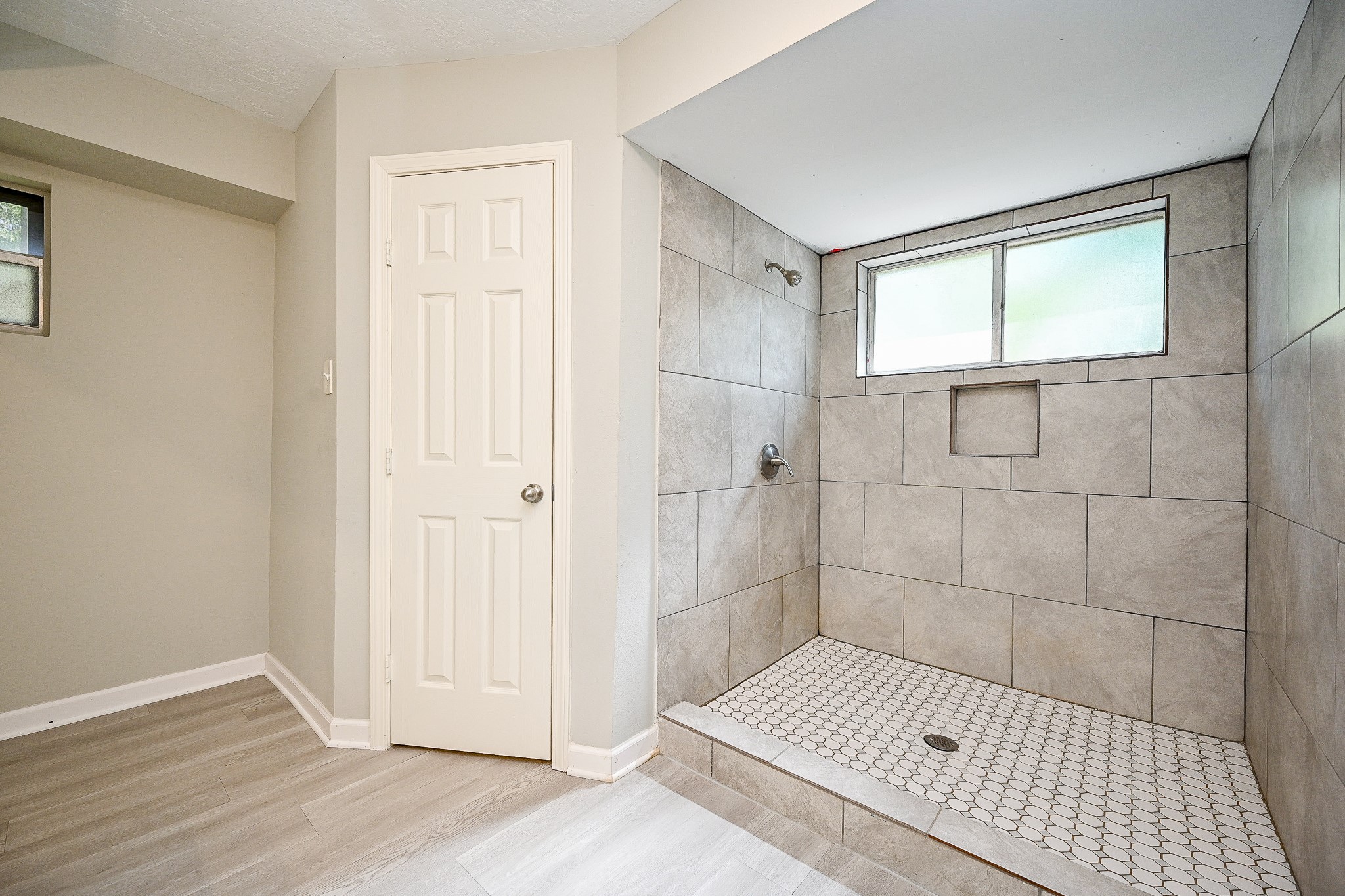 602 Mobile Court Conroe, TX 77302 - Photo 21 of 30 a bathroom with a shower
