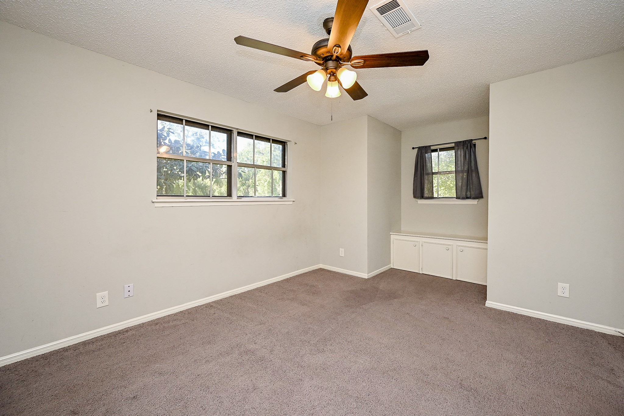602 Mobile Court Conroe, TX 77302 - Photo 26 of 30 an empty room with windows and fan