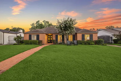 $1,425,000 | 6143 Chevy Chase Drive, Houston, TX 77057