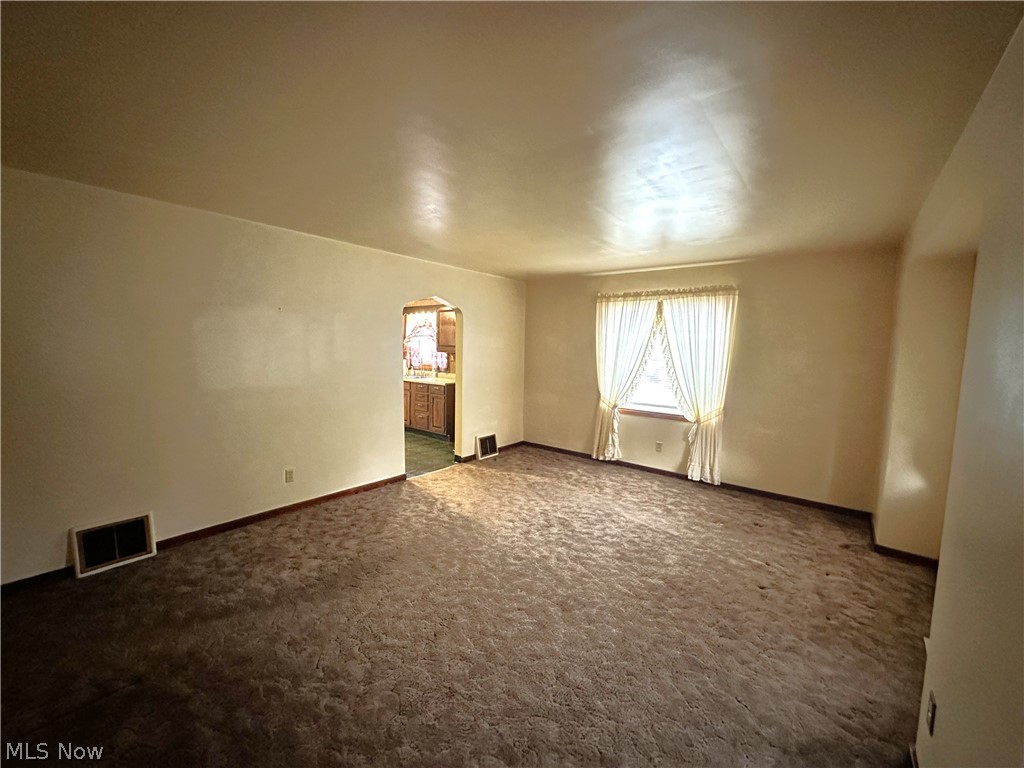 102 Beech Road Weirton, WV 26062 - Photo 4 of 23 Living room with carpet