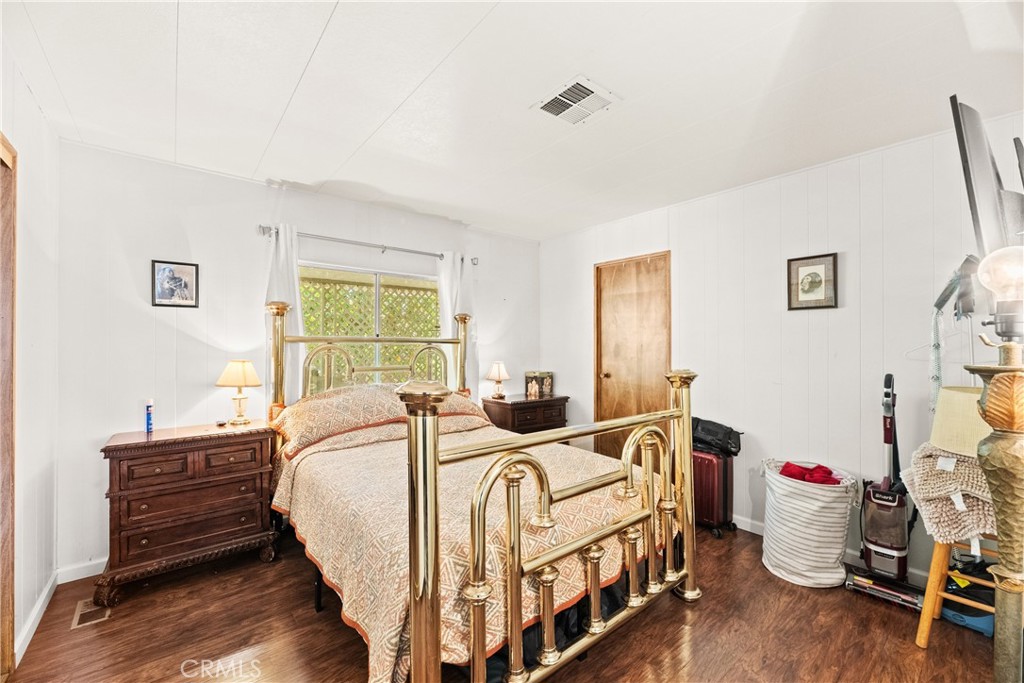 2964 Silver Oak Way Hemet, CA 92545 - Photo 37 of 60 a bed room with a bed and a chair