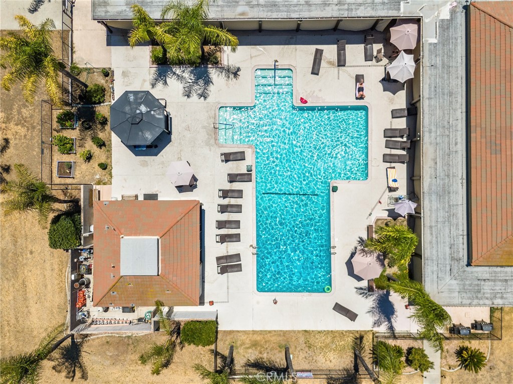 2964 Silver Oak Way Hemet, CA 92545 - Photo 57 of 60 a bathroom with a sink mirror and vanity