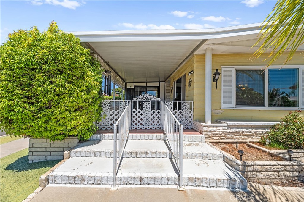 2964 Silver Oak Way Hemet, CA 92545 - Photo 7 of 60 a view of a porch