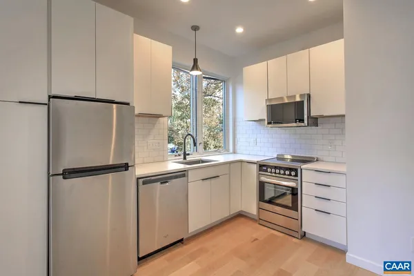 $1,750 | 1130 East High Street, Unit N, Charlottesville, VA 22902