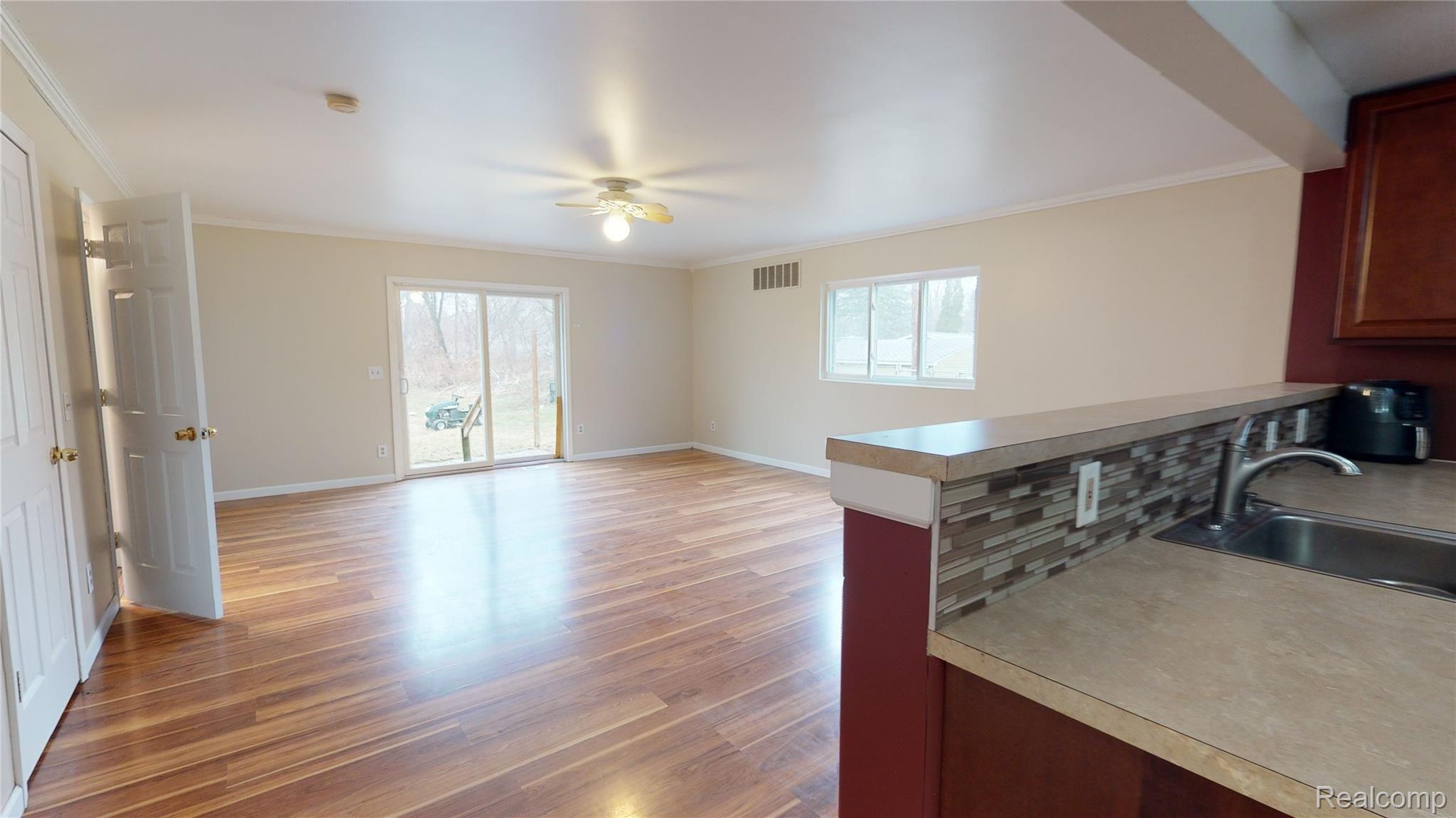 1883 Decker Road interior 5.jpg