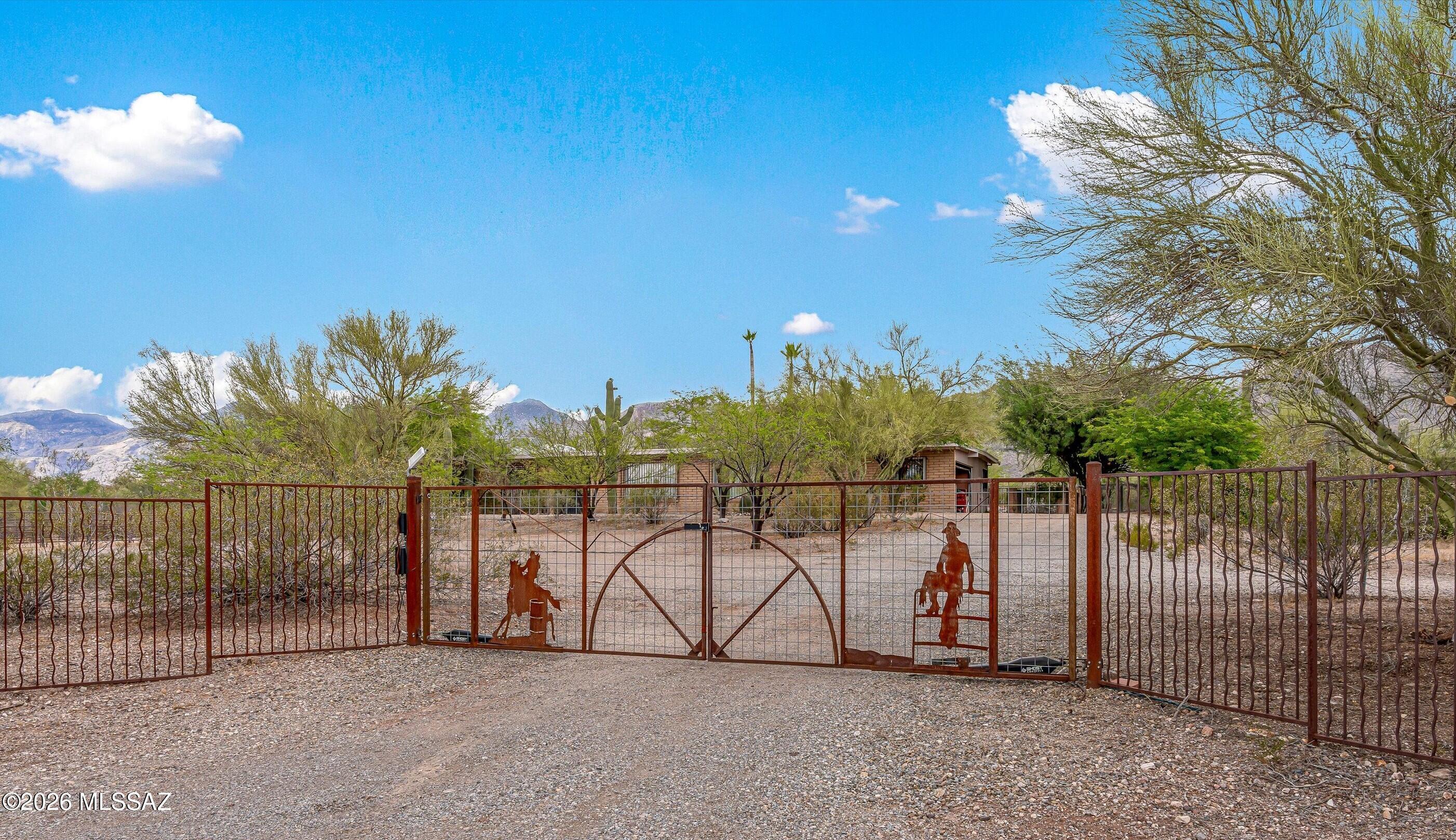 10961 East Roger Road Tucson, AZ 85749 - Photo 4 of 45 Welcome to 10961 E Roger Rd