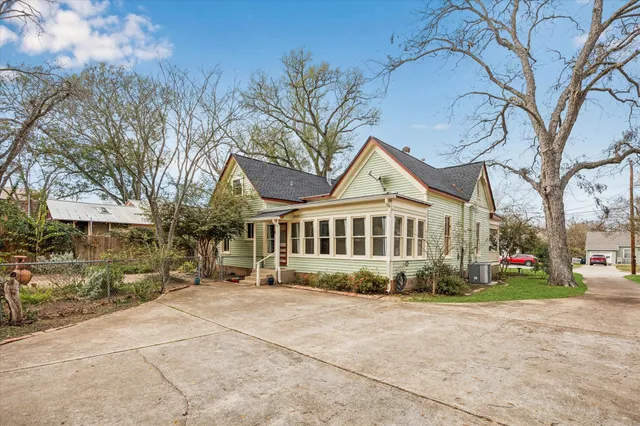 $495,000 | 701 West Third Street, Brenham, TX 77833