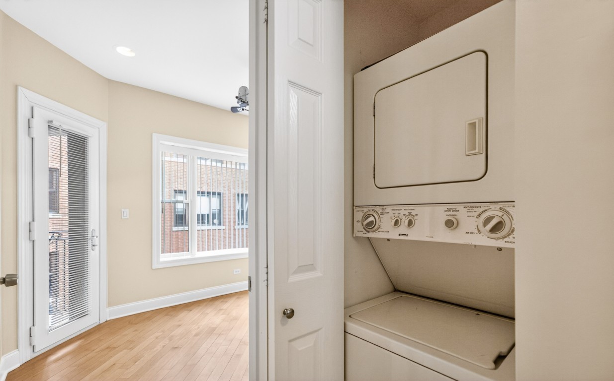 906 West Winona Street, Unit 2S Chicago, IL 60640 - Photo 11 of 15 a utility room with a washer and dryer