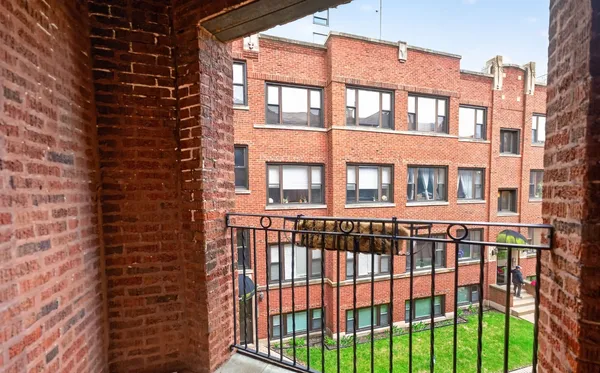 $199,900 | 906 West Winona Street, Unit 2S, Chicago, IL 60640