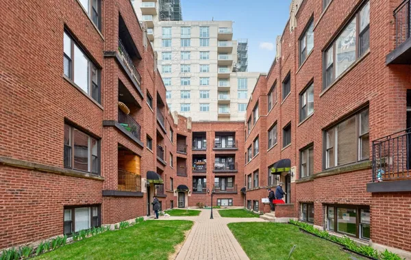 $199,900 | 906 West Winona Street, Unit 2S, Chicago, IL 60640