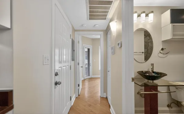 $199,900 | 906 West Winona Street, Unit 2S, Chicago, IL 60640