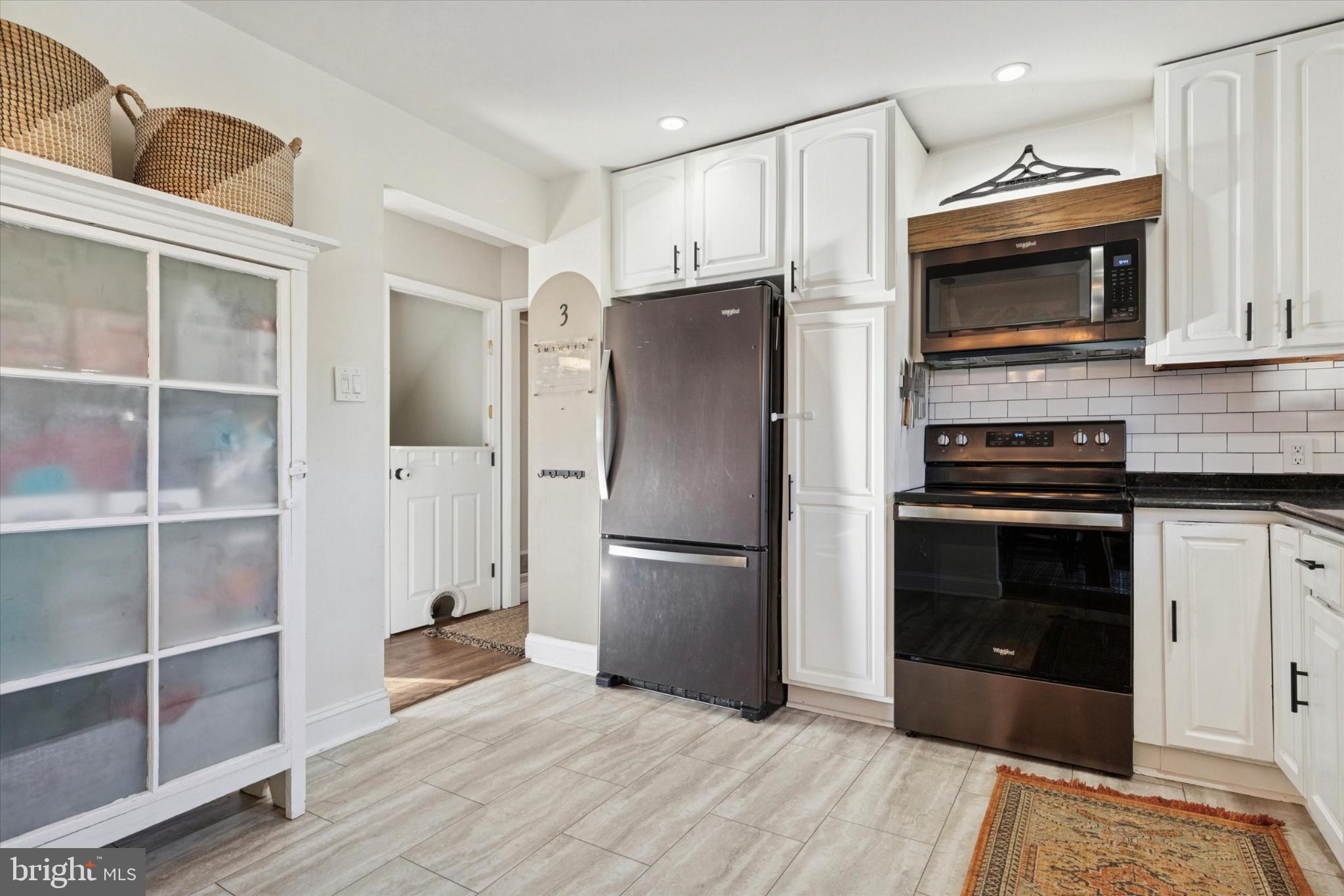 673 Barrington Road Collegeville, PA 19426 - Photo 10 of 28 New appliances, floors and hardware in kitchen