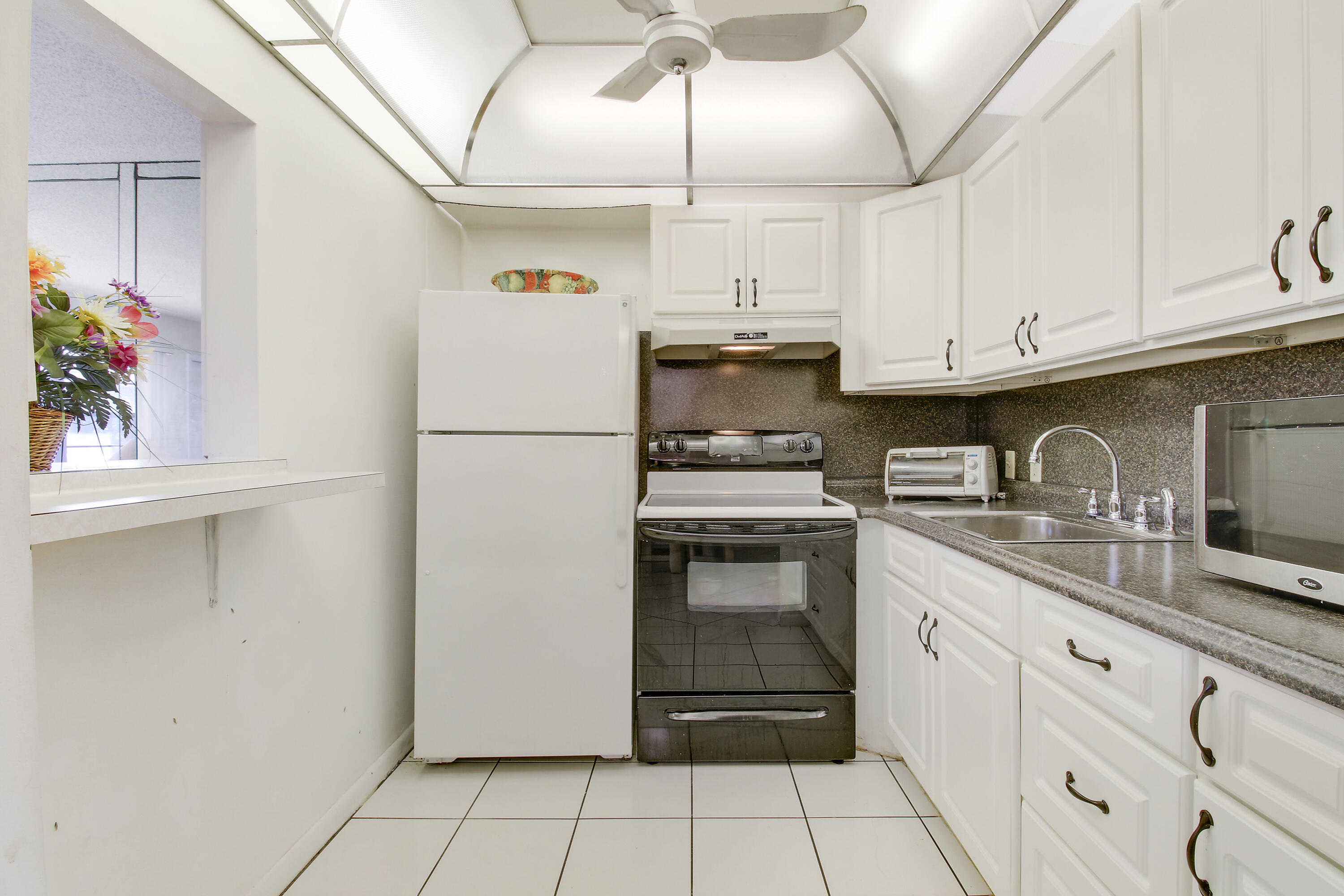13 Mansfield A, Unit A Boca Raton, FL 33434 - Photo 7 of 32 13 House-6