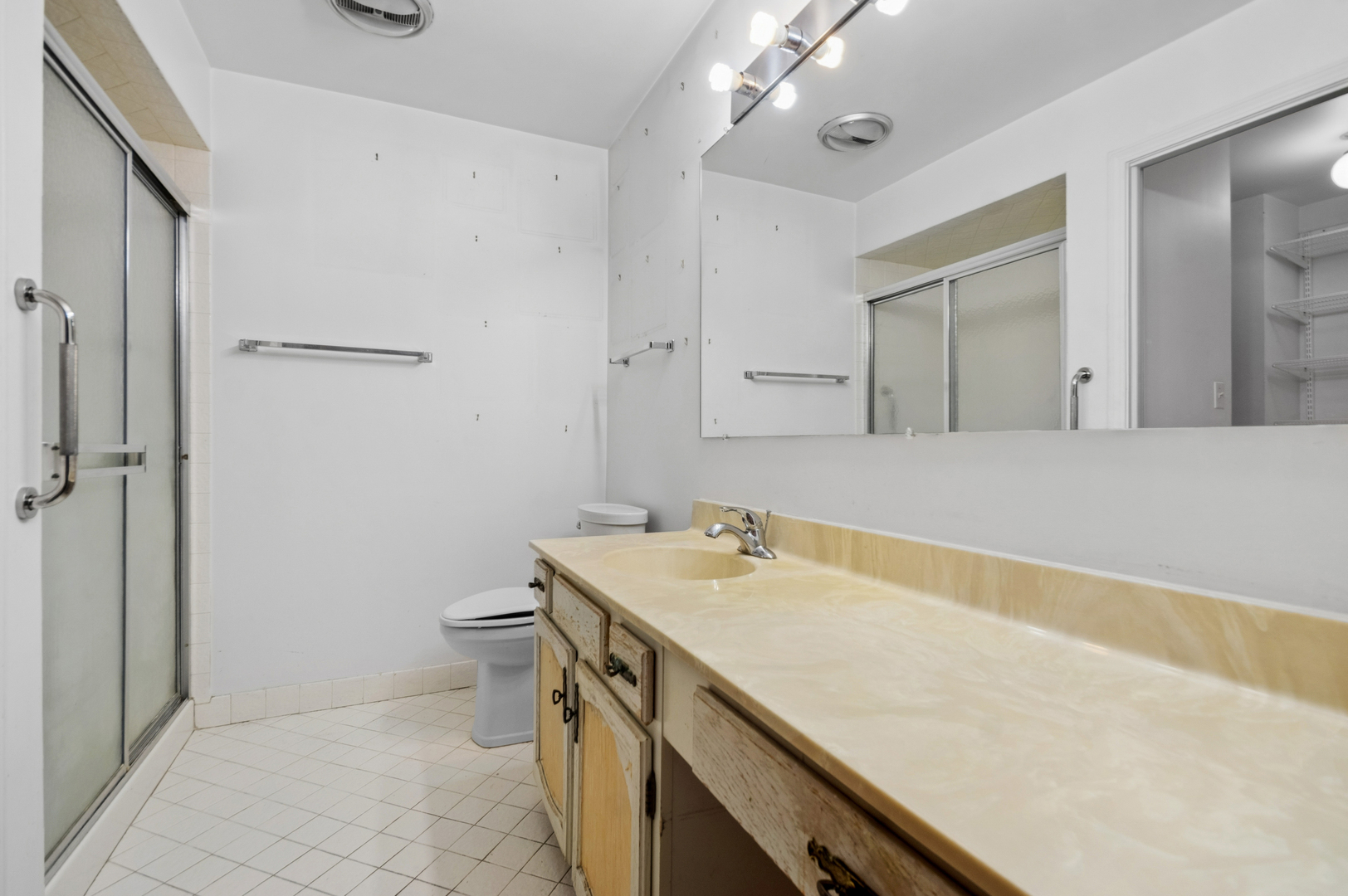9560 Gross Point Road, Unit 409B Skokie, IL 60076 - Photo 12 of 21 Gallery Image 12