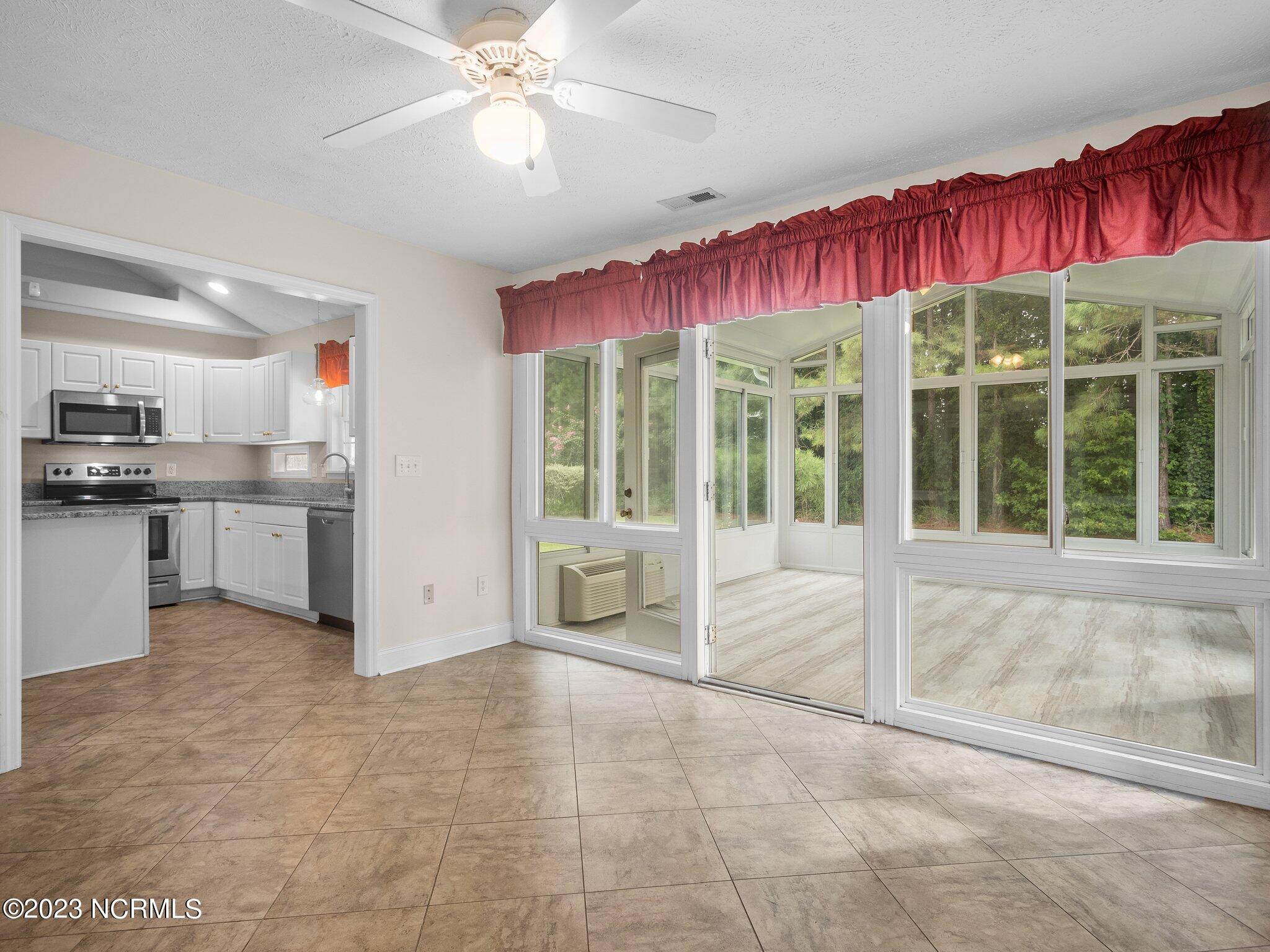 328 Neuchatel Road New Bern, NC 28562 - Photo 31 of 52 31-web-or-mls-P8108652