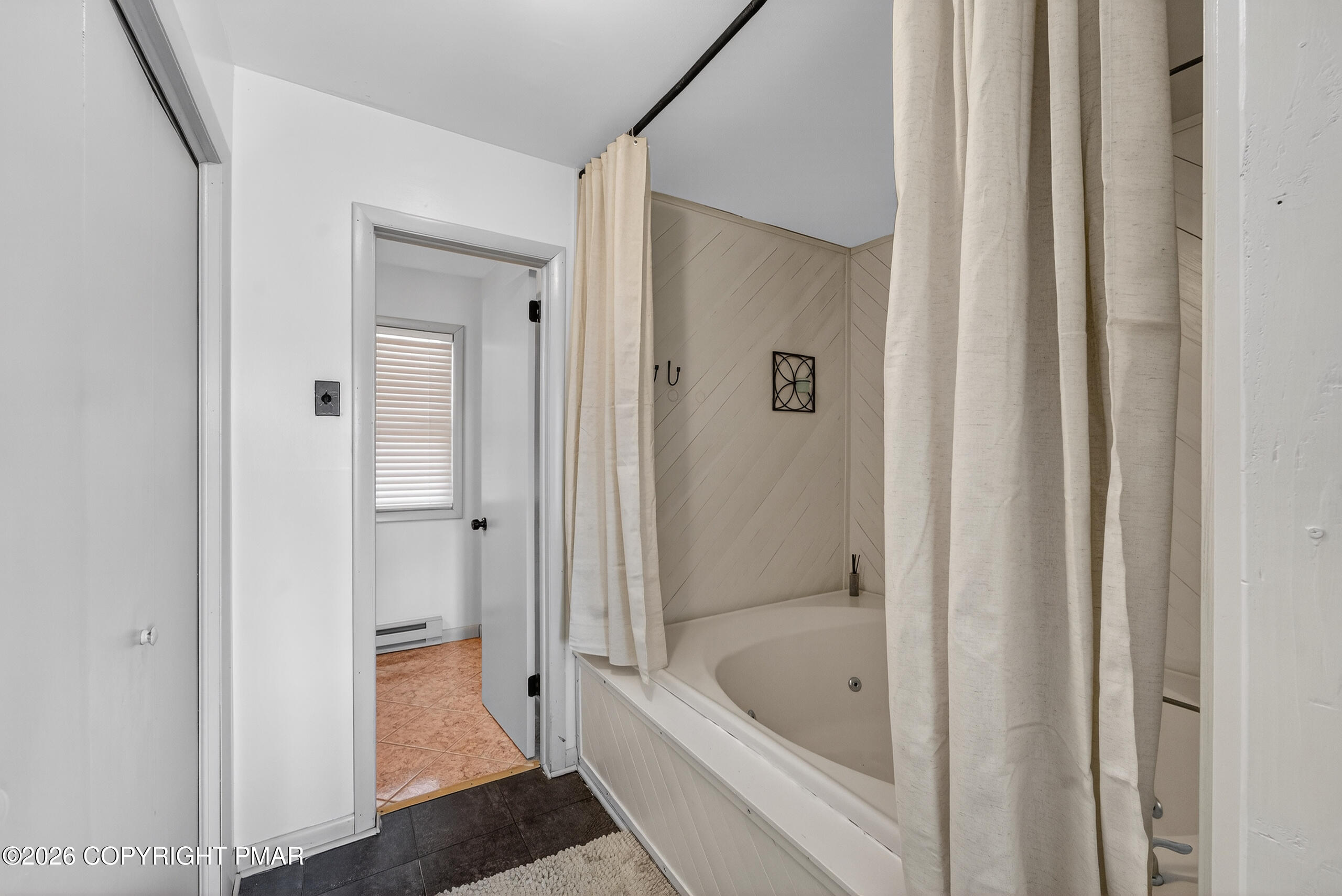 185 Salisbury Road Bushkill, PA 18324 - Photo 21 of 45 Jacuzzi Room