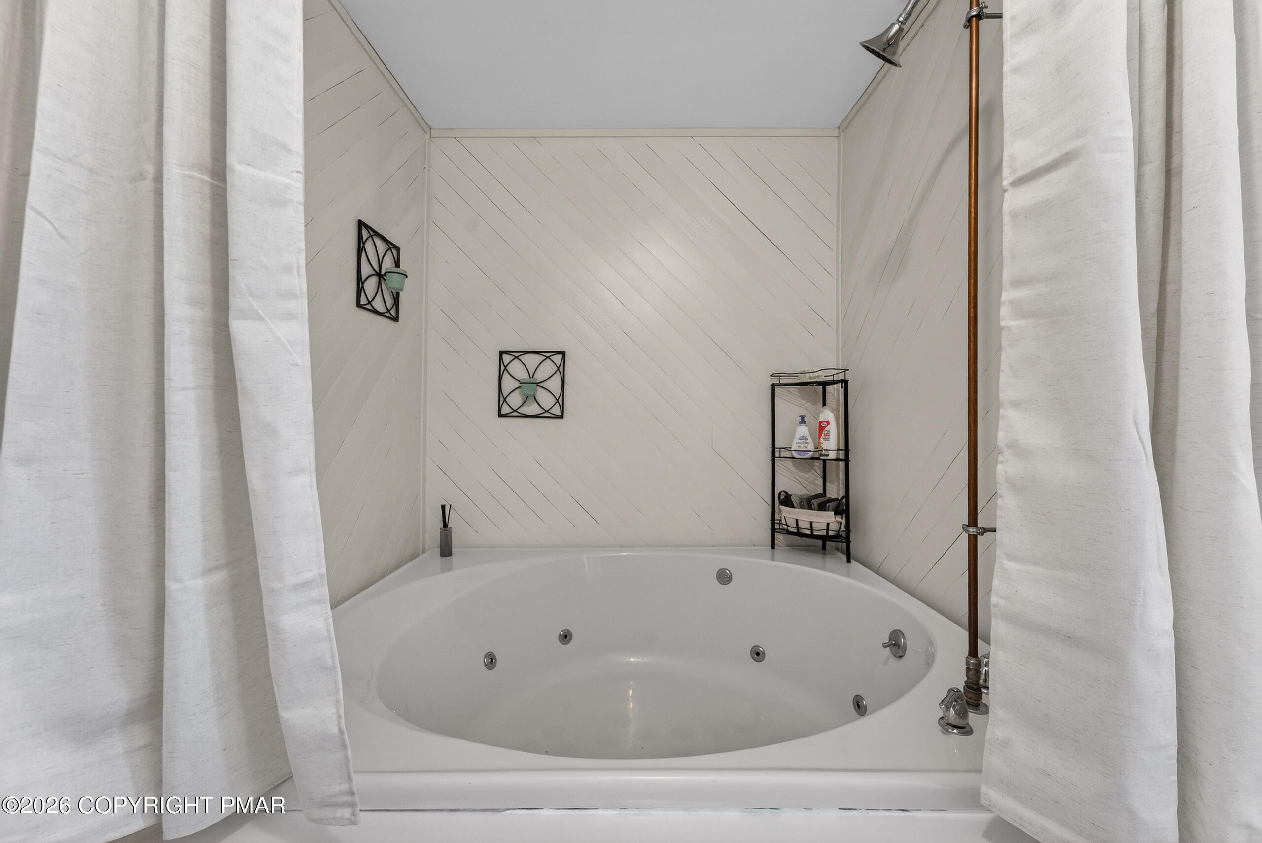 185 Salisbury Road Bushkill, PA 18324 - Photo 22 of 45 Jetted Tub