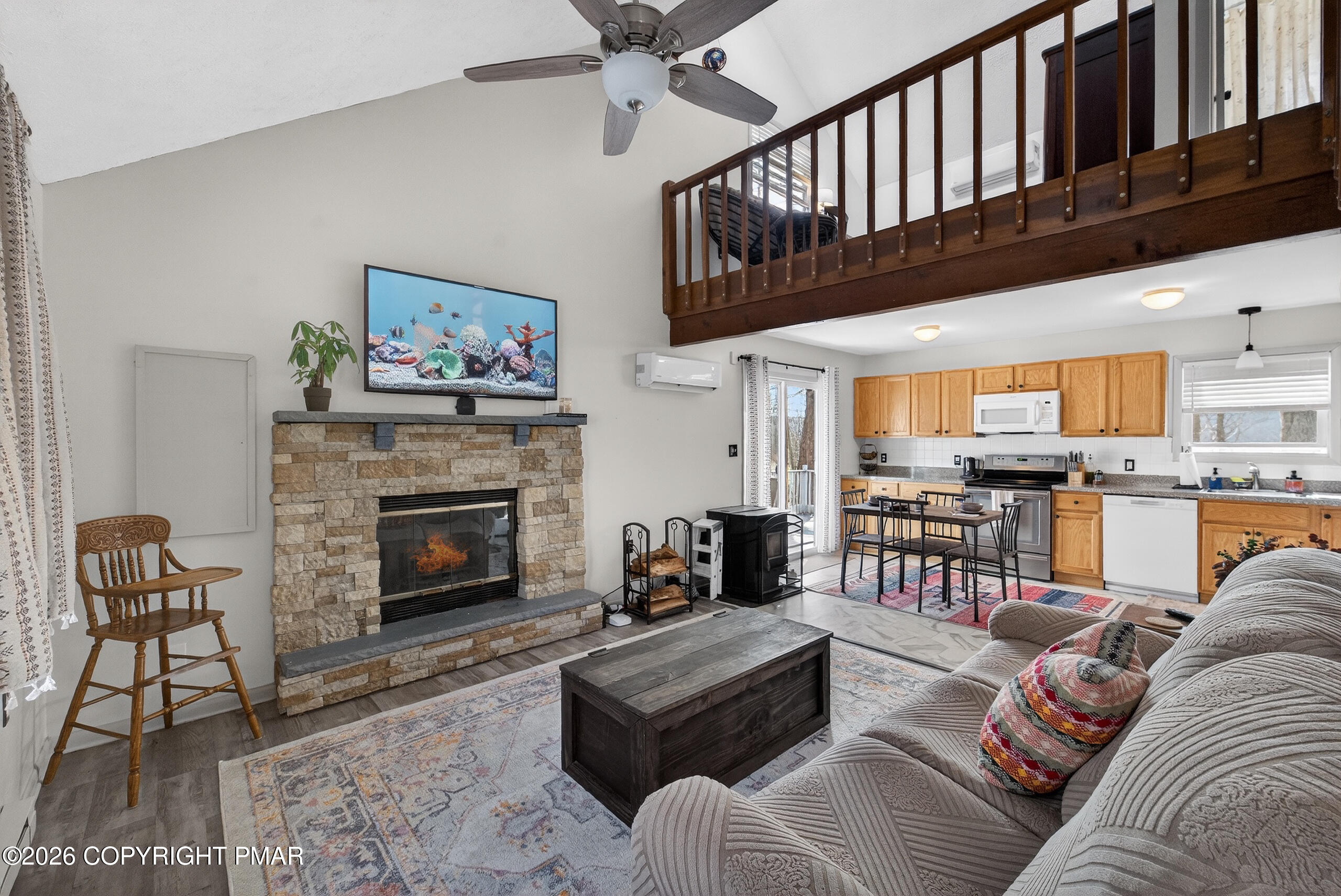 185 Salisbury Road Bushkill, PA 18324 - Photo 7 of 45 Living Room
