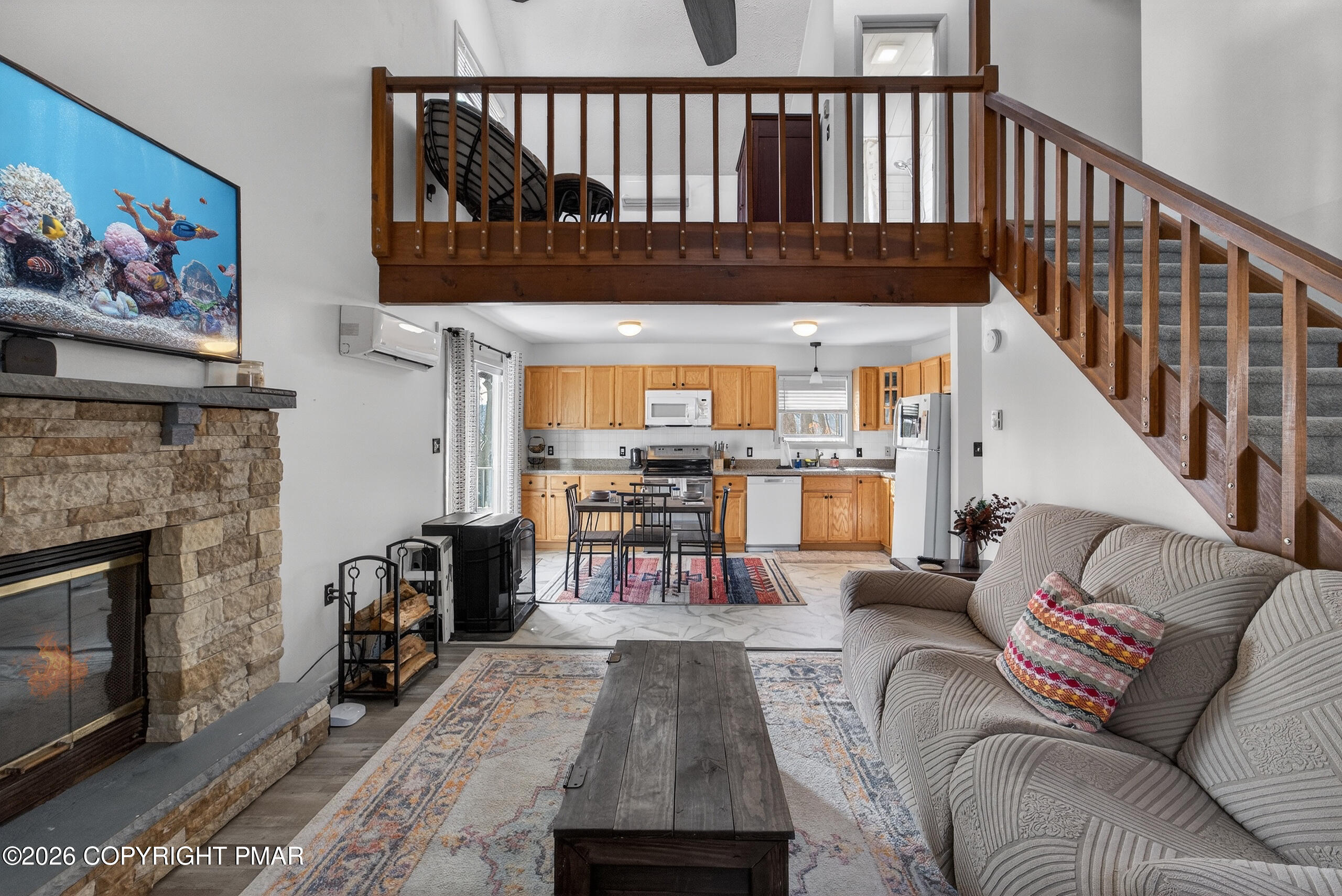 185 Salisbury Road Bushkill, PA 18324 - Photo 8 of 45 Living Area