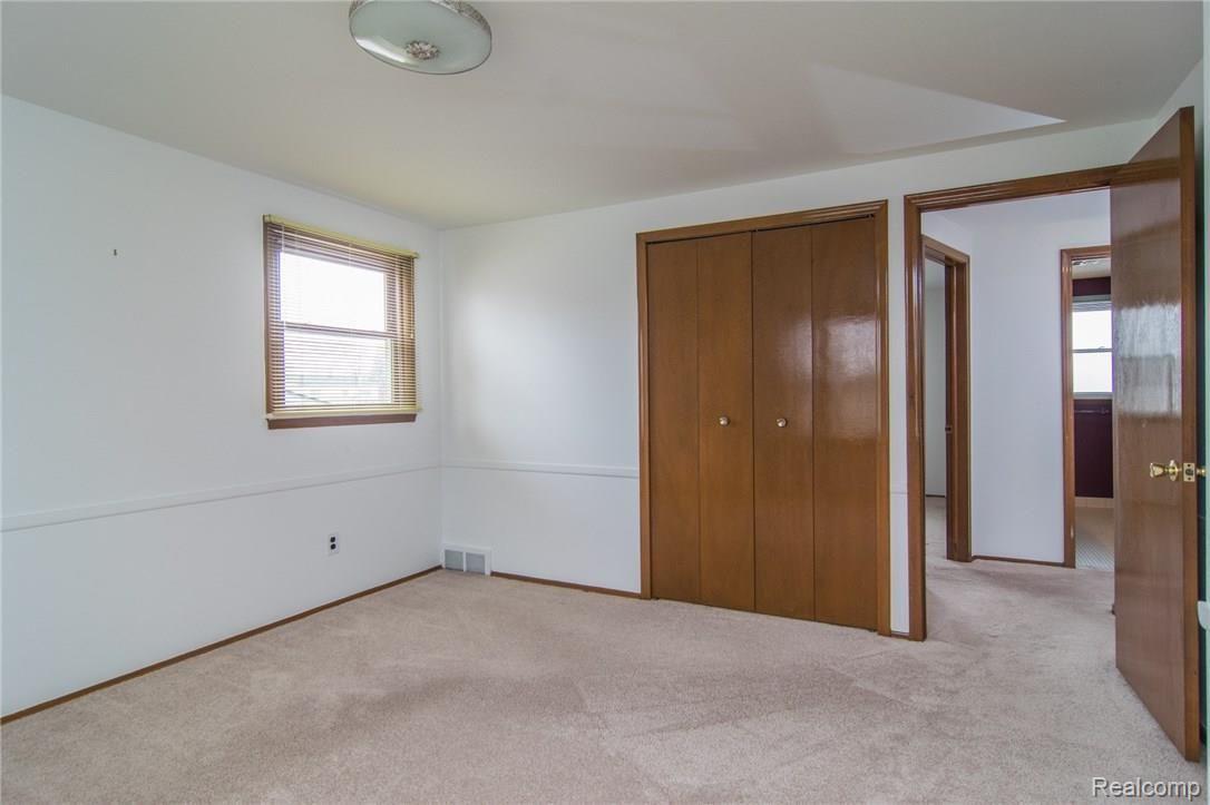 29540 North Rutherland Street Southfield, MI 48076 - Photo 30 of 49 DSC_0082.jpg