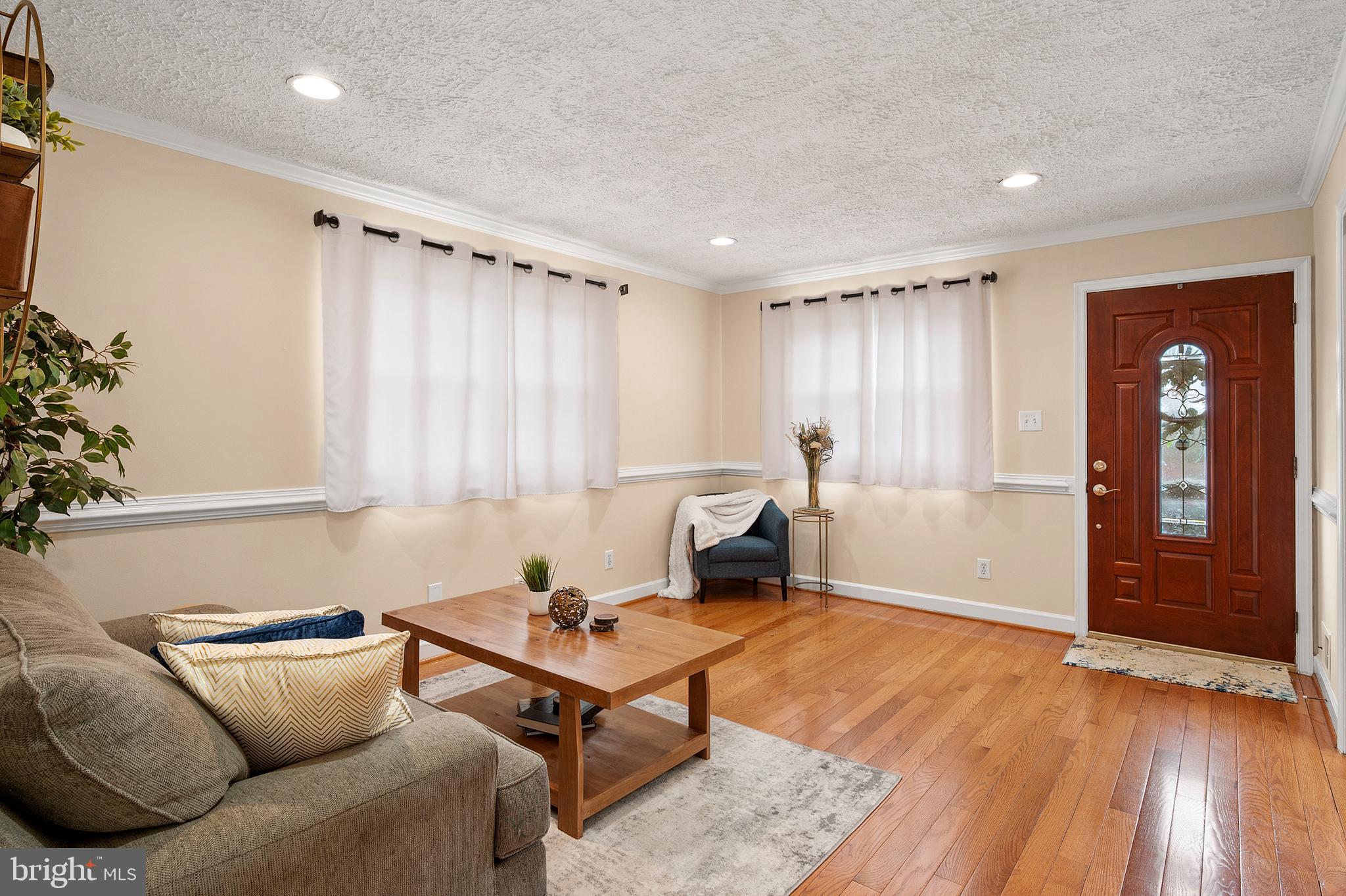 6115 Osborn Road Hyattsville, MD 20785 - Photo 4 of 36 Living Room