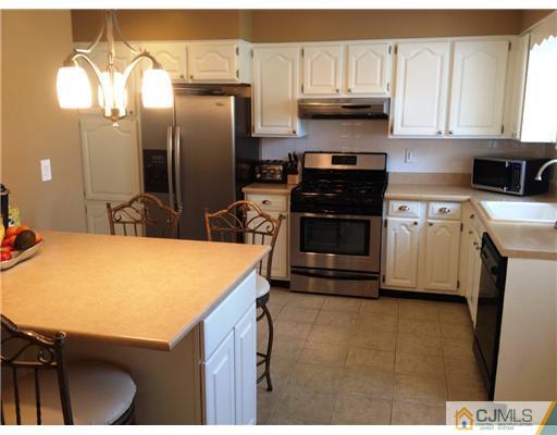 11 Kevin Road East Brunswick, NJ 08816 - Photo 3 of 15 Gallery Image 3