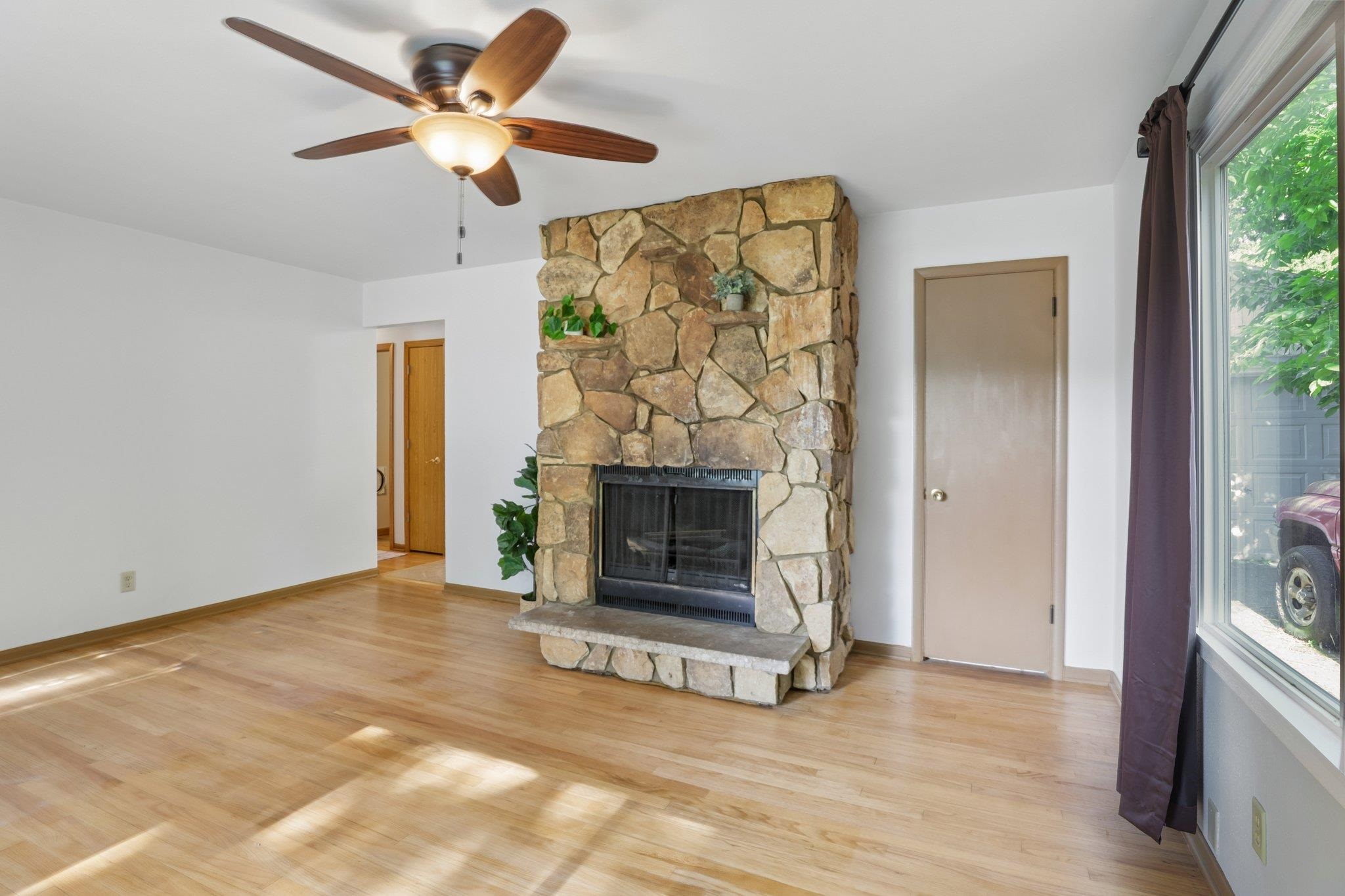 4513 Esch Lane Madison, WI 53704 - Photo 6 of 37