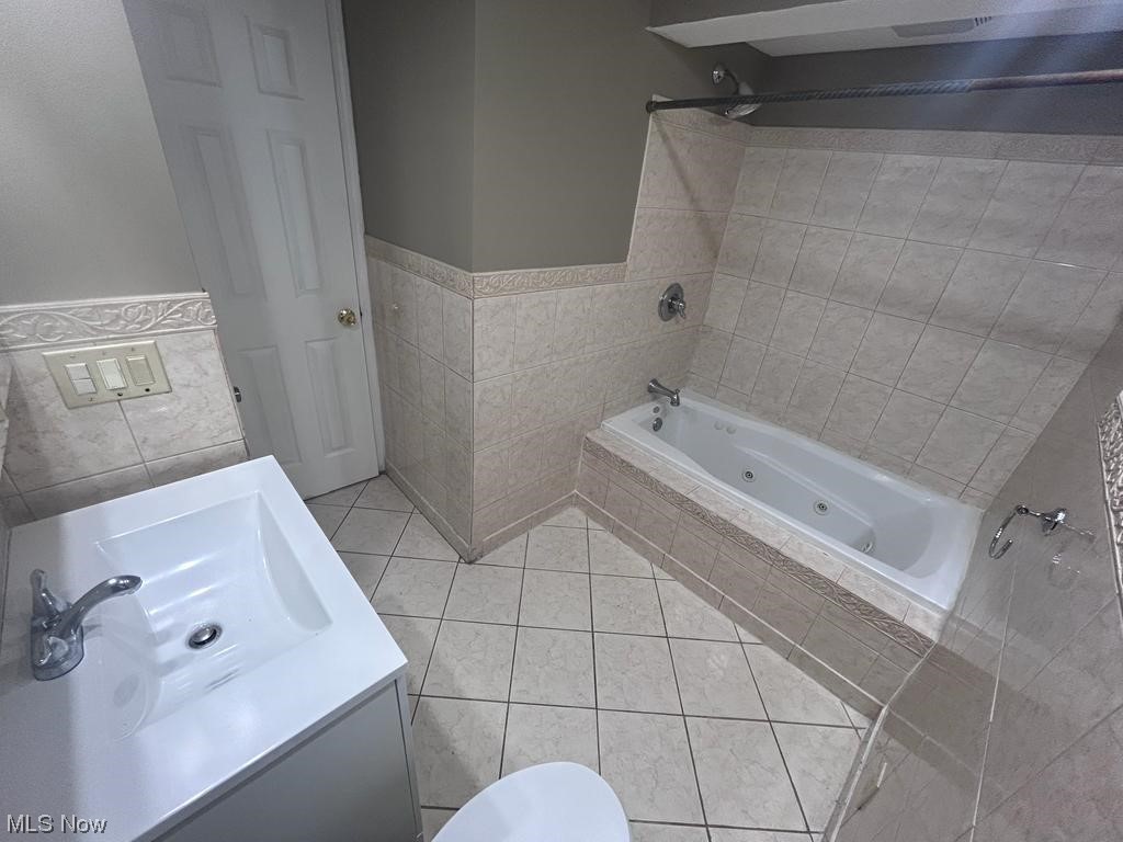 1935 Warrensville Center Road Cleveland, OH 44121 - Photo 8 of 14 Gallery Image 8