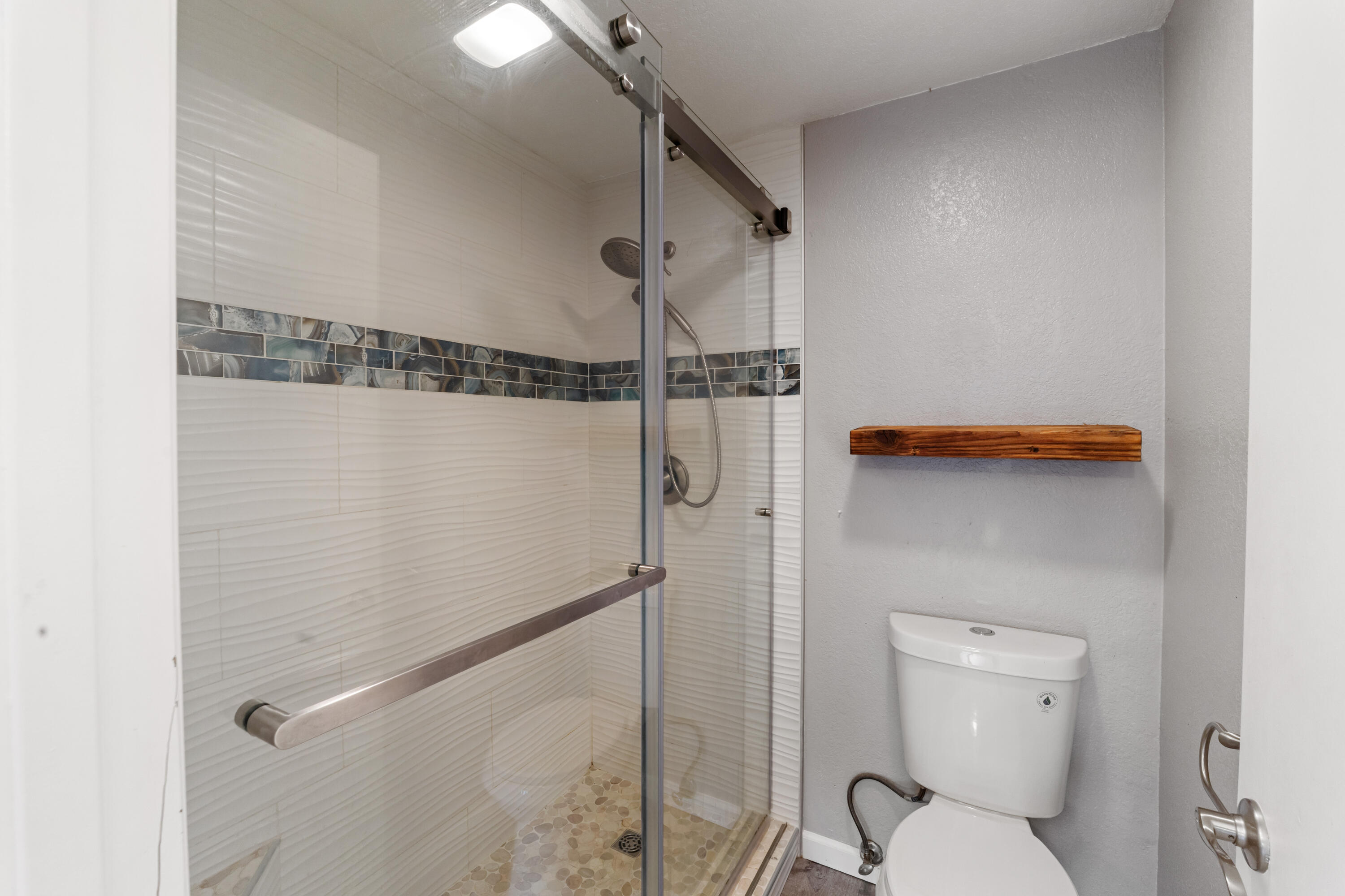 249 Ridgetop Drive, Unit 140 Redding, CA 96003 - Photo 19 of 25 Interior16