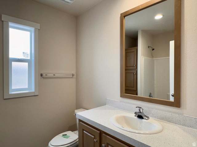32 Sevier River, Unit 32 Levan, UT 84639 - Photo 15 of 50 Full bath with large vanity