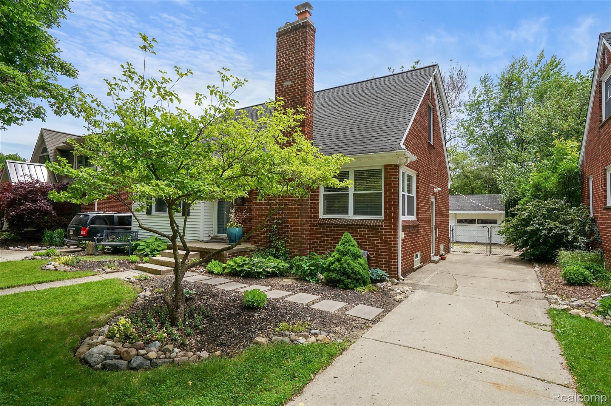 2494 Manchester Road Birmingham, MI 48009 - Photo 28 of 38 DSC08148.jpg