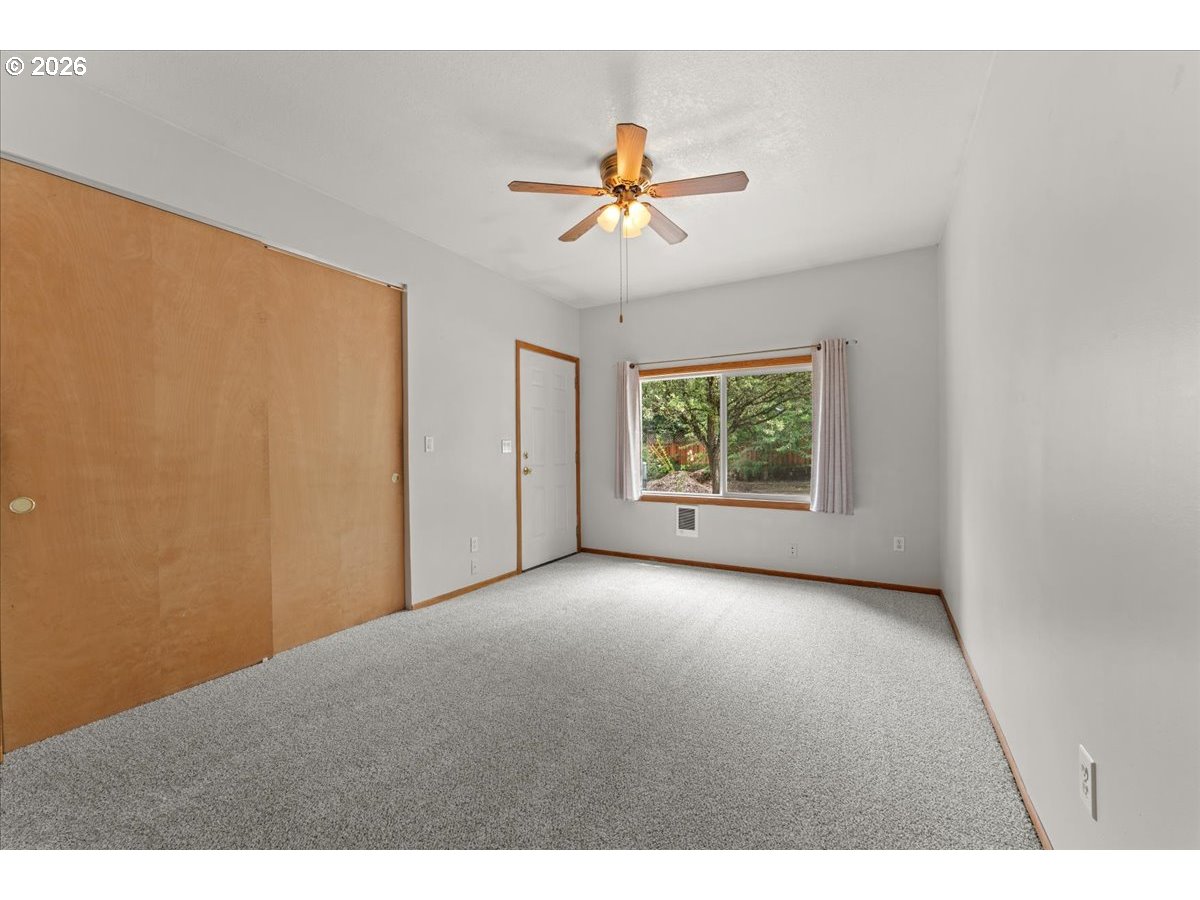 7413 Southeast Pine Street Portland, OR 97215 - Photo 20 of 48