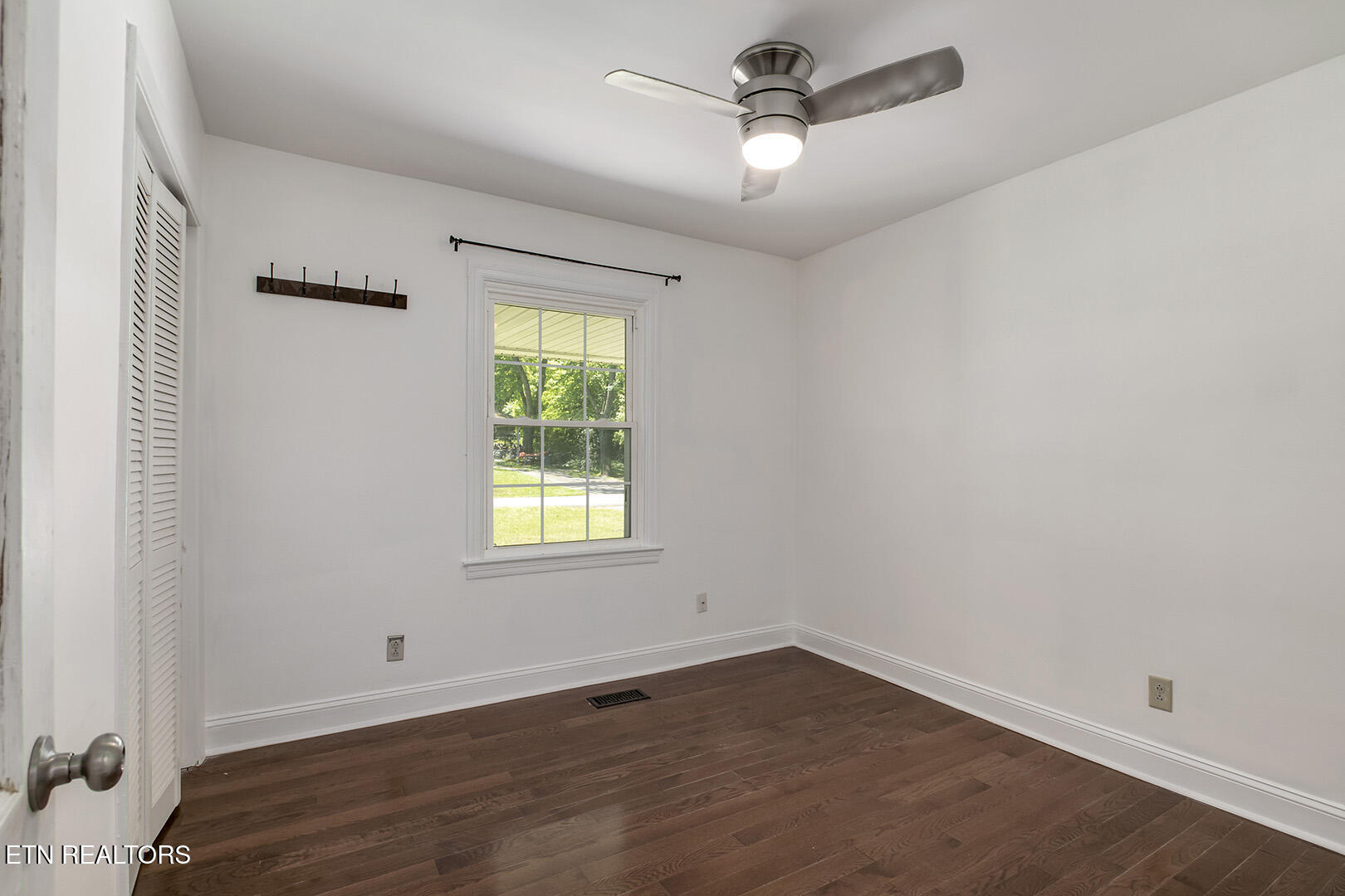 1113 Mayflower Road Kingston, TN 37763 - Photo 23 of 45 23_MayflowerRoad_1113_Bedroom3_01