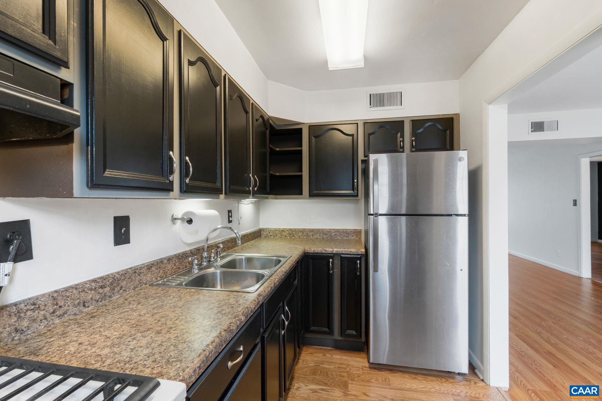 2527 Hydraulic Road, Unit 38 Charlottesville, VA 22901 - Photo 11 of 27