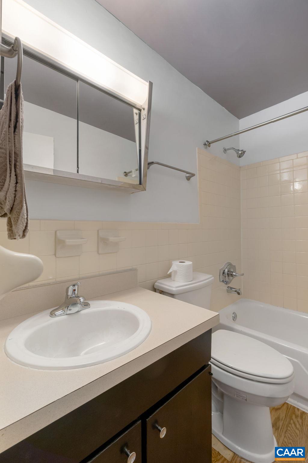 2527 Hydraulic Road, Unit 38 Charlottesville, VA 22901 - Photo 19 of 27