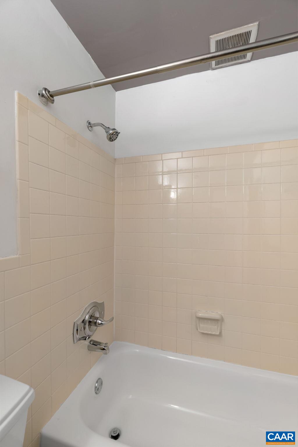 2527 Hydraulic Road, Unit 38 Charlottesville, VA 22901 - Photo 20 of 27