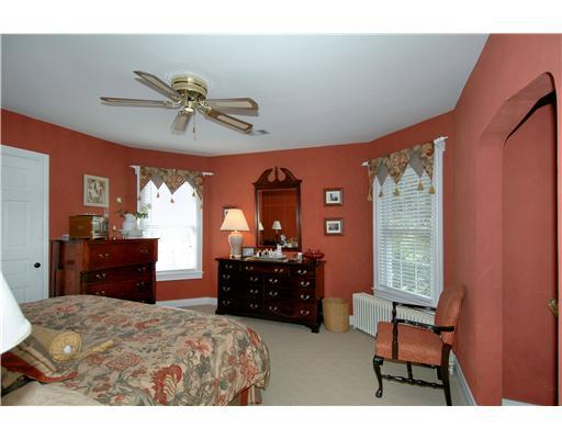 100 Oakhurst Road Pittsburgh, PA 15215 - Photo 11 of 17 Master Bedroom.